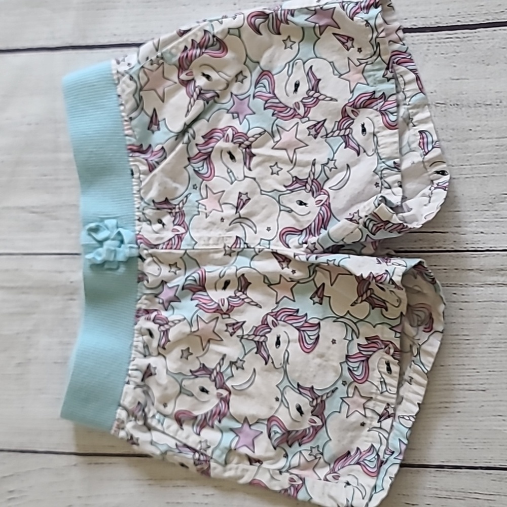 Girls shorts 🦄